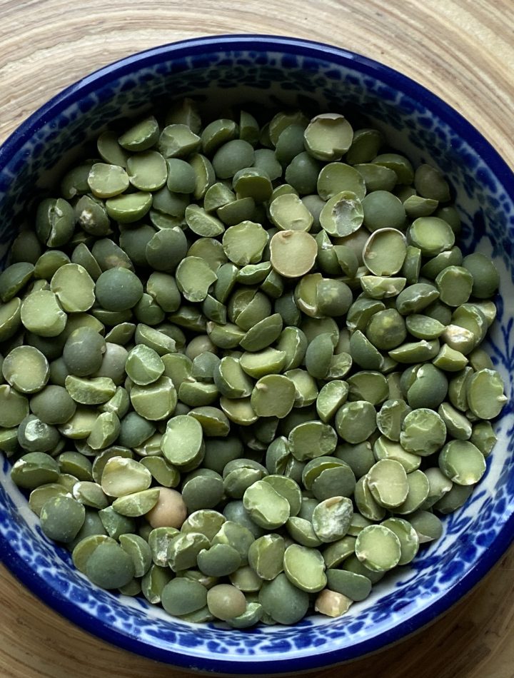 Schaaltje met spliterwten
