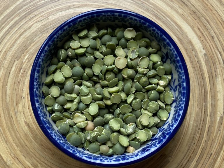 Schaaltje met spliterwten