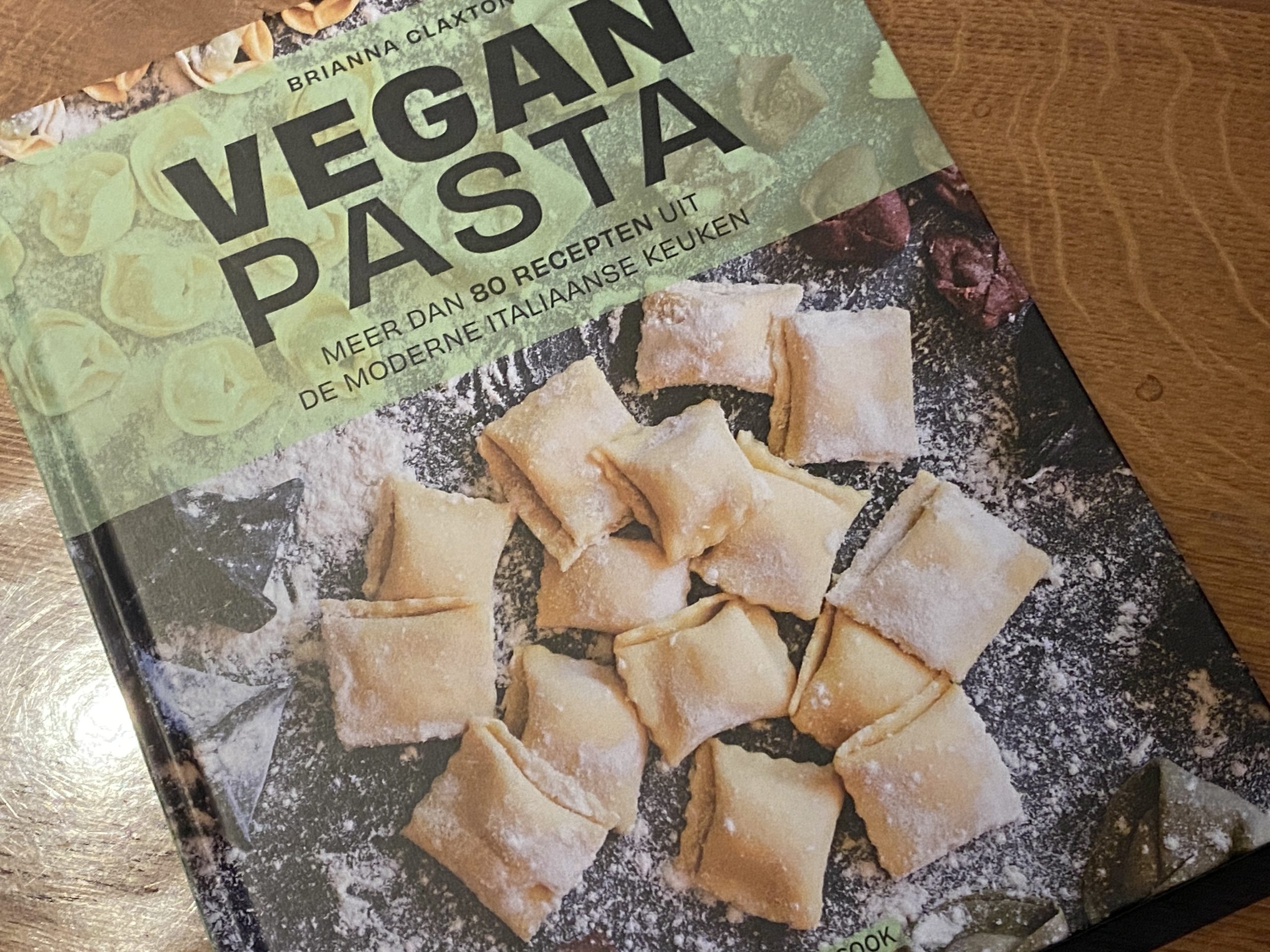 Boek Vegan Pasta van Brianna Claxton