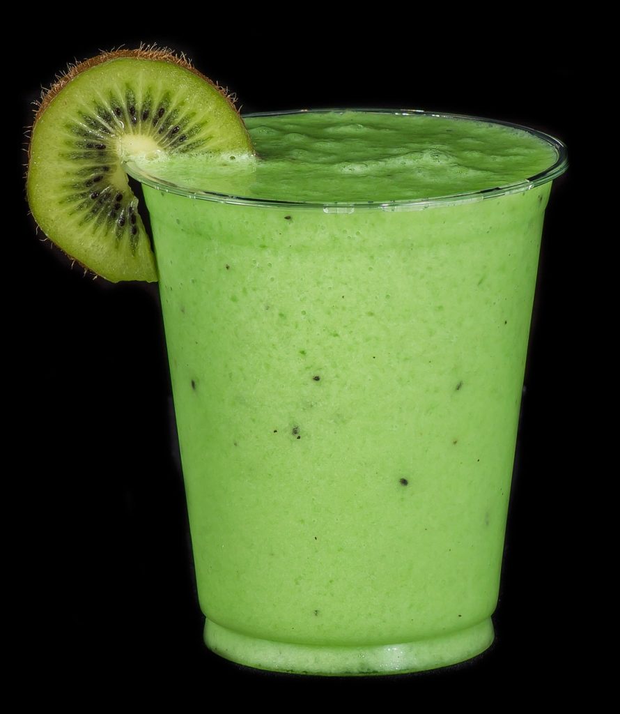 groene smoothie met spinazie en kiwi