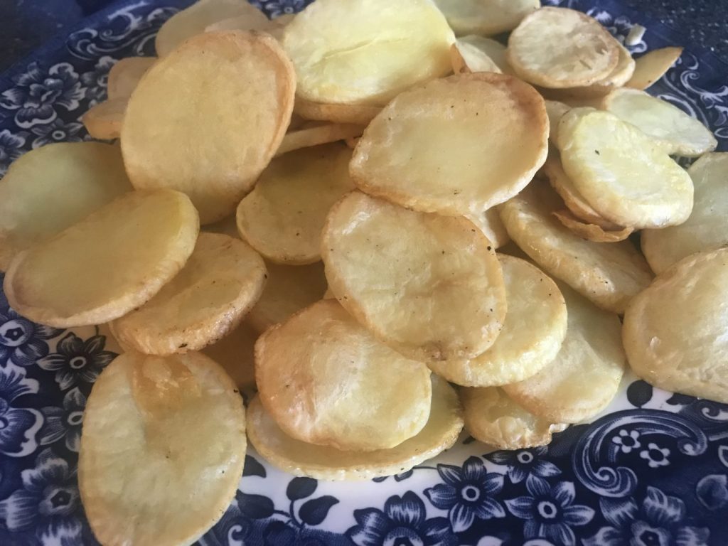 Aardappelschijfjes gebakken zonder olie
