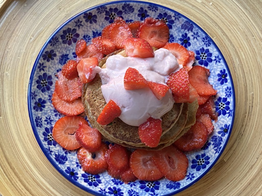 american pancakes met aardbeien