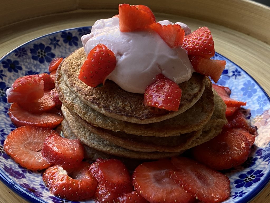 american pancakes met aardbeien
