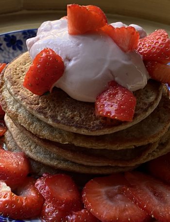 american pancakes met aardbeien