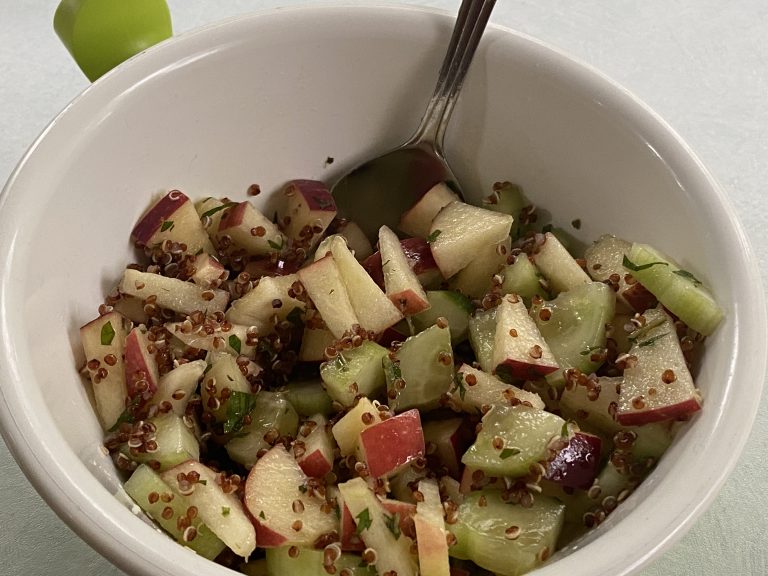 Appel-komkommersalade met quinoa