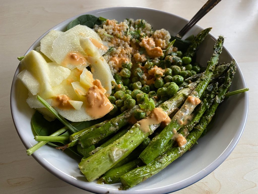quinoabowl met groene groenten