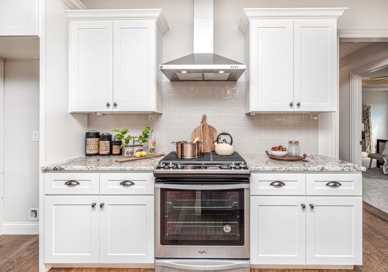 Keuken met gasfornuis oven