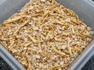 Panko, paprikapoeder en geraspte kaas