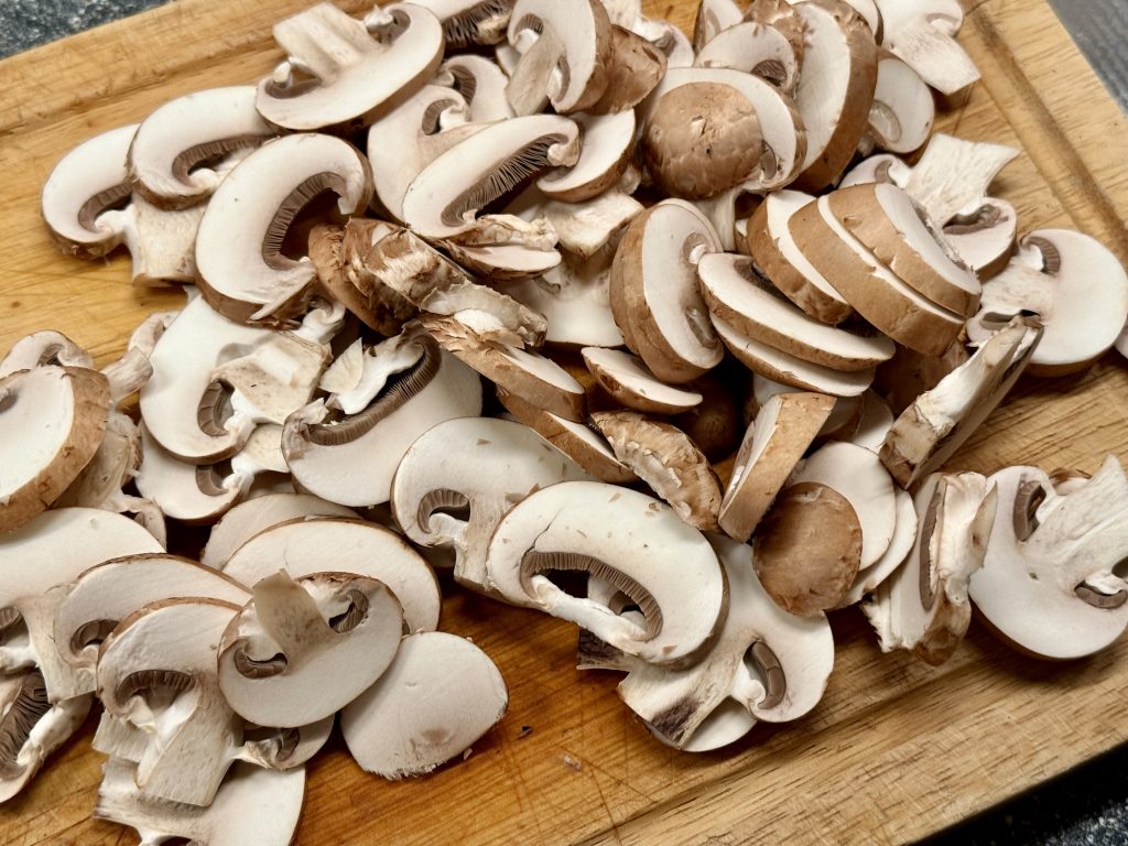 Plakjes kastanjechampignons