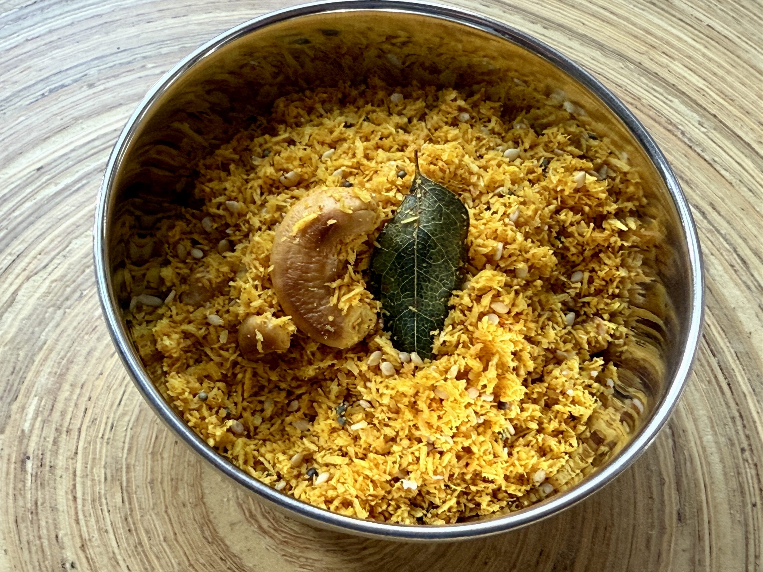 Khopra chivda (knapperige kokos masala crunch)