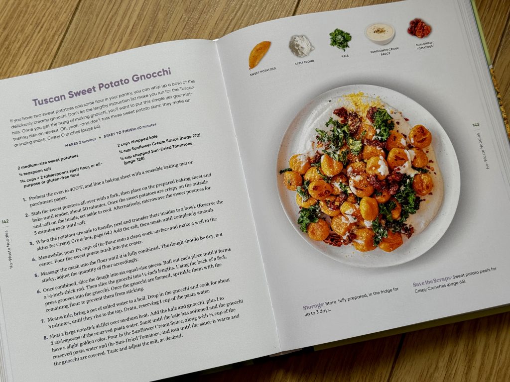 Opengeslagen kookboek PlantYou Scrappy Cooking