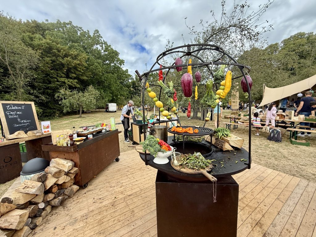Grill-stellage met geroosterde bimi en overheerlijke kleine paprika’s