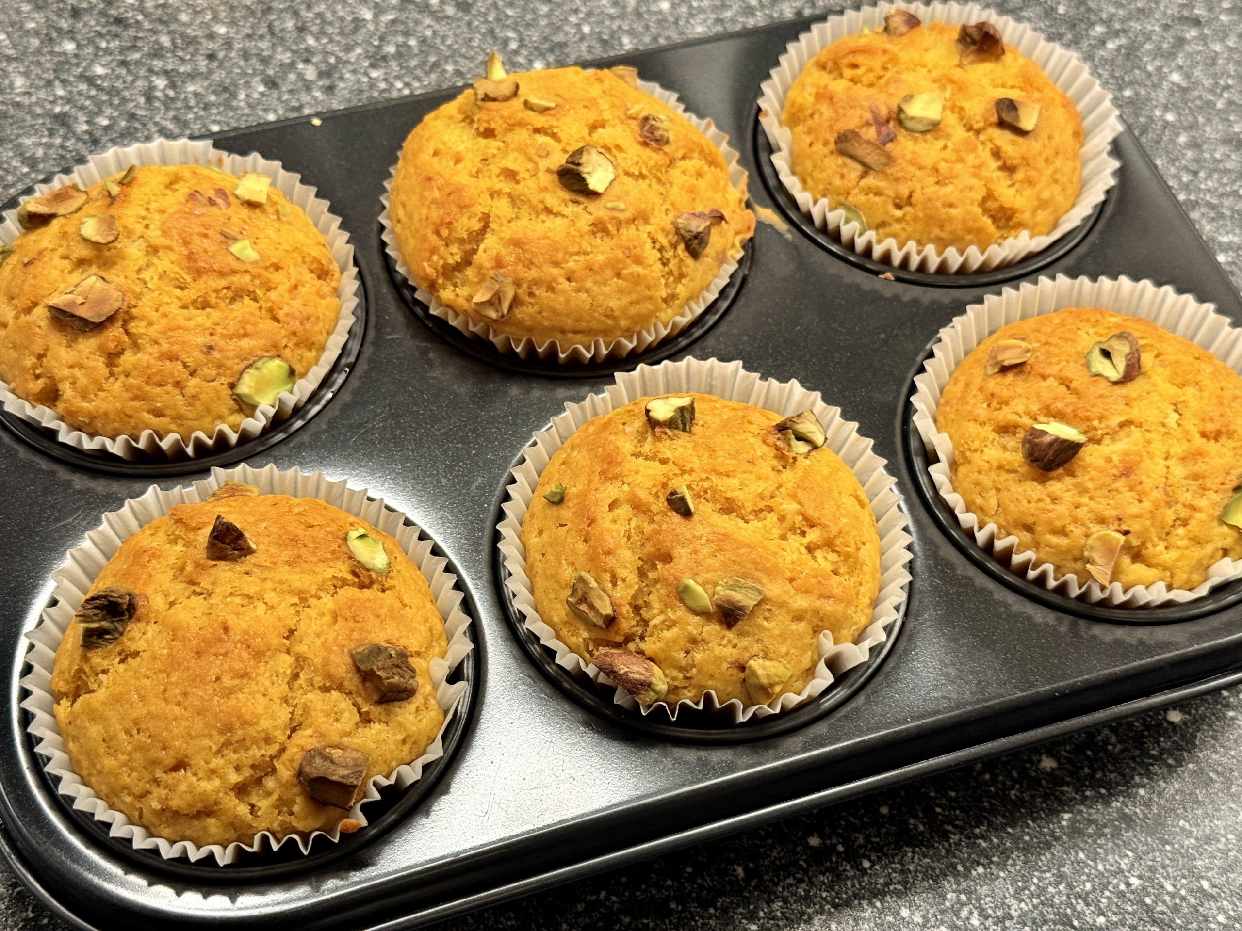 6 Mango muffins in een muffin vorm