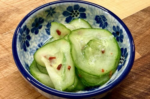 Bunzlau schaaltje met tsukemono komkommer