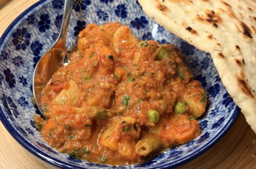 Eem Bunzlau schaal met veg kadai: Indiase groentencurry