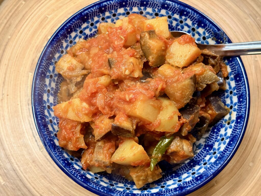 Bunzlau schaal gevuld met